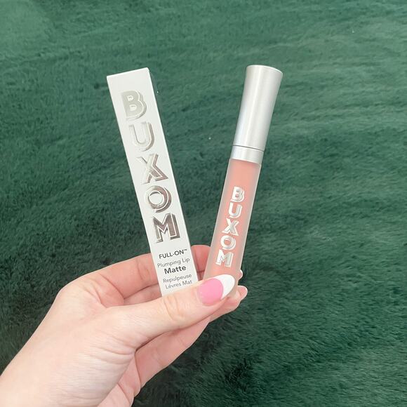 NEW Buxom Full On Plumping Matte Lip Creme in Catching Rays Soft Beige Nude - Picture 1 of 4